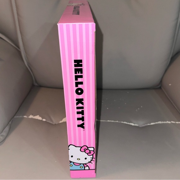 Hello Kitty All-in-One DIY Design Your Own Scrapbook with Over 250 Essentials - Picture 5 of 9